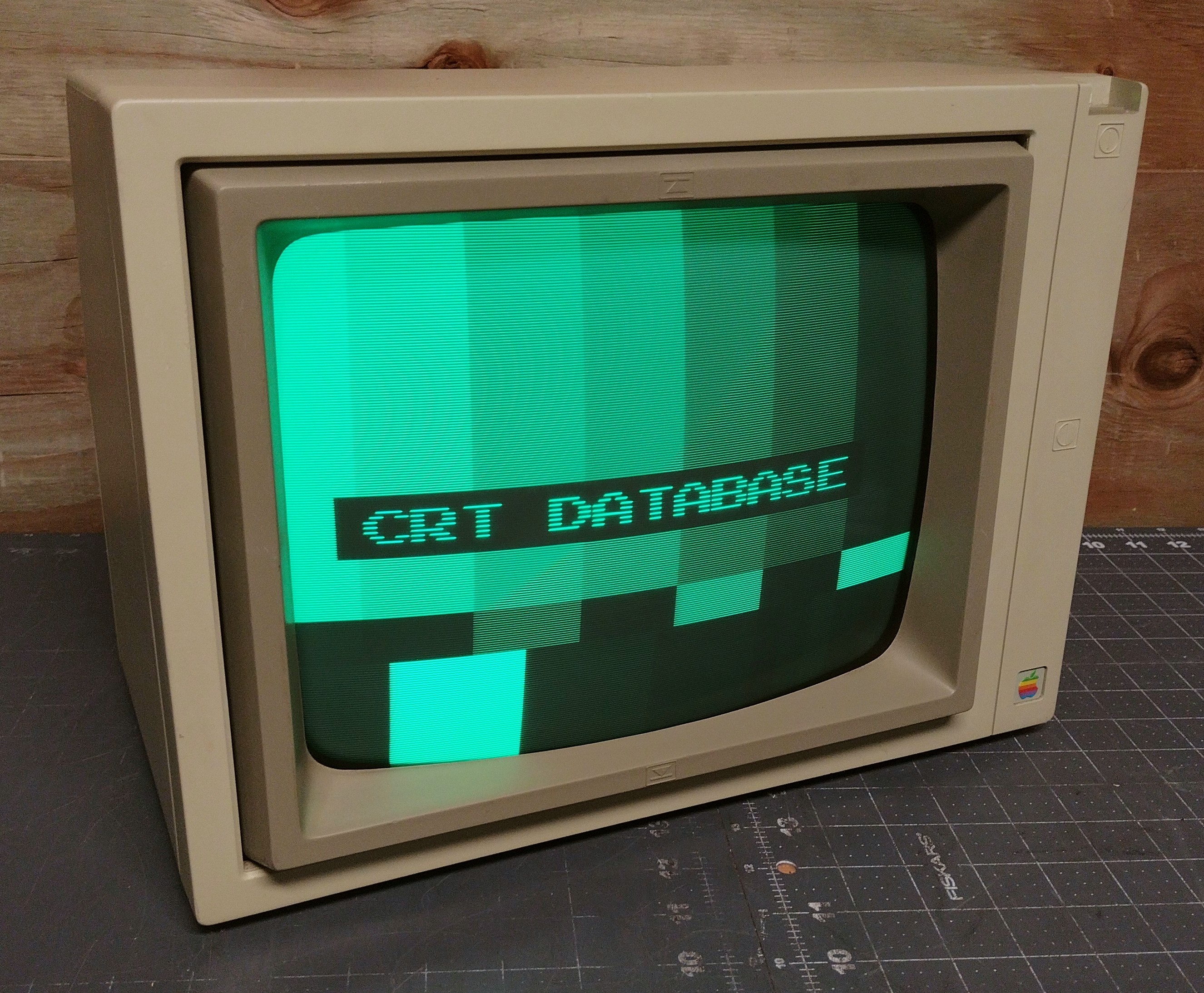 アーリー様　サングラス　とApple ムラーノ　omatome 2点 Apple Monitor II (A2M2010) | CRT Database